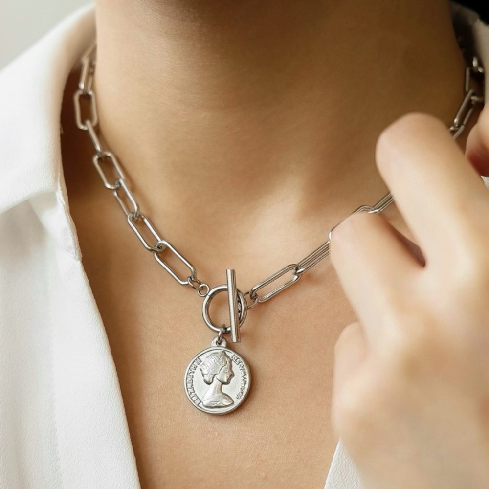 Elizabeth Coin Necklace | Gold Plated Stainless Steel
